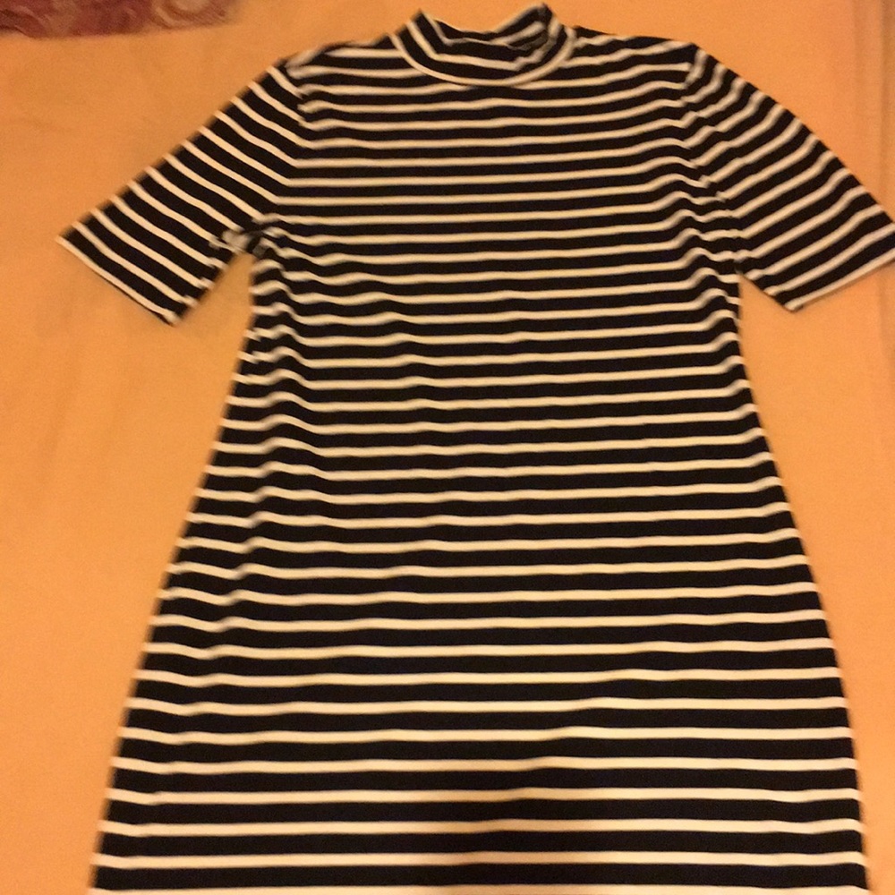 Women’s dress! Gap .